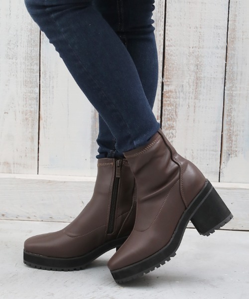 attagirl(アタガール)の「スクエアトゥストレッチショートブーツ(ブーツ・レディース・ブラック/アイボリー/ダークブラウン・M/LL/S/L)」の1枚目の写真