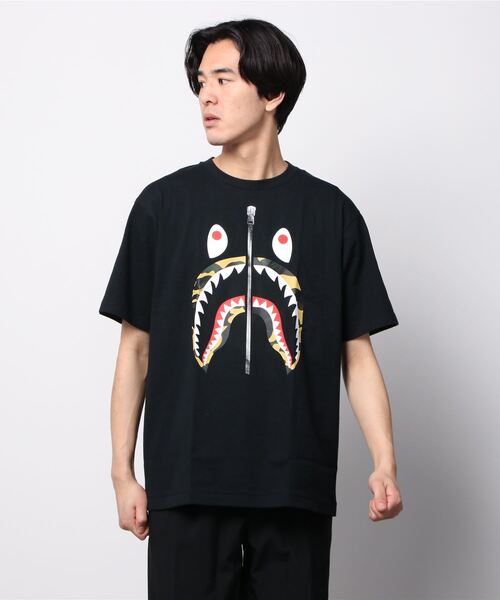 A BATHING APE(アベイシングエイプ)の「1ST CAMO SHARK RLX TEE M(Tシャツ/カットソー・メンズ・ホワイト×グリーン/ブラック×グリーン/ホワイト×イエロー/ブラック×イエロー・SMALL/MEDIUM/LARGE/X-LARGE/XX-LARGE)」の8枚目の写真