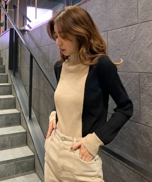 AZUL ENCANTO(アズールエンカント)の「バイカラーニット(ニット/セーター・レディース・ベージュ/オフホワイト・FREE)」の2枚目の写真