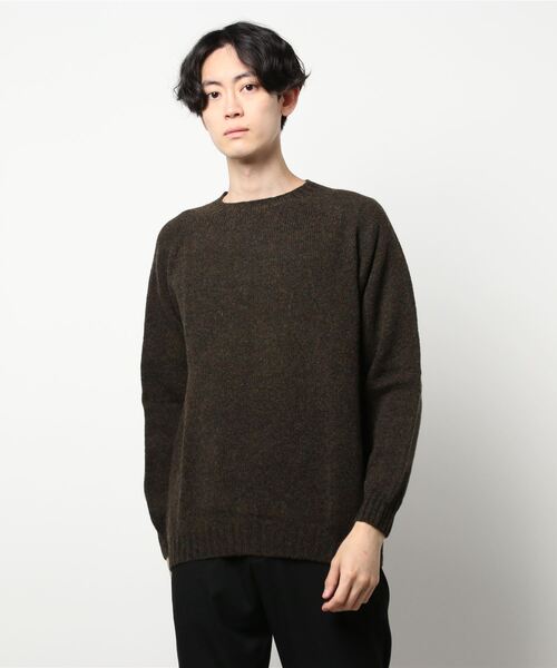 Harley of Scotland（ハーレーオブスコットランド）の「SHETLAND WOOL CREW NECK KNIT（ニット/セーター・メンズ・グリーン系その他3/ダークグリーン/グリーン系その他2/グレー/サンドベージュ/ベージュ系その他2/ブラウン系その他5/イエロー系その他3/モカ/バイオレット/ピンク系その他/ブルー系その他4/グリーン系その他7/グレー系その他/ブルー系その他/ライトグリーン/アイボリー/ブラウン系その他2/パープル系その他/ブルー系その他5/グリーン系その他4/イエロー系その他2/チャコールグレー/イエロー系その他/ストーン/ブルー系その他2/ブルーグリーン/ネイビー系/ホワイト系その他/ブラック/ピンク系その他2/その他・40/42/44）」の11枚目の写真