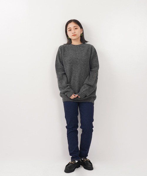 Harley of Scotland（ハーレーオブスコットランド）の「SHETLAND WOOL CREW NECK KNIT（ニット/セーター・メンズ・グリーン系その他3/ダークグリーン/グリーン系その他2/グレー/サンドベージュ/ベージュ系その他2/ブラウン系その他5/イエロー系その他3/モカ/バイオレット/ピンク系その他/ブルー系その他4/グリーン系その他7/グレー系その他/ブルー系その他/ライトグリーン/アイボリー/ブラウン系その他2/パープル系その他/ブルー系その他5/グリーン系その他4/イエロー系その他2/チャコールグレー/イエロー系その他/ストーン/ブルー系その他2/ブルーグリーン/ネイビー系/ホワイト系その他/ブラック/ピンク系その他2/その他・40/42/44）」の8枚目の写真