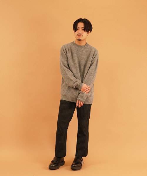 Harley of Scotland（ハーレーオブスコットランド）の「SHETLAND WOOL CREW NECK KNIT（ニット/セーター・メンズ・グリーン系その他3/ダークグリーン/グリーン系その他2/グレー/サンドベージュ/ベージュ系その他2/ブラウン系その他5/イエロー系その他3/モカ/バイオレット/ピンク系その他/ブルー系その他4/グリーン系その他7/グレー系その他/ブルー系その他/ライトグリーン/アイボリー/ブラウン系その他2/パープル系その他/ブルー系その他5/グリーン系その他4/イエロー系その他2/チャコールグレー/イエロー系その他/ストーン/ブルー系その他2/ブルーグリーン/ネイビー系/ホワイト系その他/ブラック/ピンク系その他2/その他・40/42/44）」の7枚目の写真