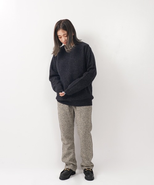 Harley of Scotland（ハーレーオブスコットランド）の「SHETLAND WOOL CREW NECK KNIT（ニット/セーター・メンズ・グリーン系その他3/ダークグリーン/グリーン系その他2/グレー/サンドベージュ/ベージュ系その他2/ブラウン系その他5/イエロー系その他3/モカ/バイオレット/ピンク系その他/ブルー系その他4/グリーン系その他7/グレー系その他/ブルー系その他/ライトグリーン/アイボリー/ブラウン系その他2/パープル系その他/ブルー系その他5/グリーン系その他4/イエロー系その他2/チャコールグレー/イエロー系その他/ストーン/ブルー系その他2/ブルーグリーン/ネイビー系/ホワイト系その他/ブラック/ピンク系その他2/その他・40/42/44）」の6枚目の写真