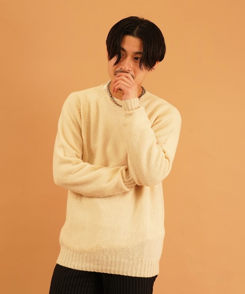 Harley of Scotland（ハーレーオブスコットランド）の「SHETLAND WOOL CREW NECK KNIT（ニット/セーター・メンズ・グリーン系その他3/ダークグリーン/グリーン系その他2/グレー/サンドベージュ/ベージュ系その他2/ブラウン系その他5/イエロー系その他3/モカ/バイオレット/ピンク系その他/ブルー系その他4/グリーン系その他7/グレー系その他/ブルー系その他/ライトグリーン/アイボリー/ブラウン系その他2/パープル系その他/ブルー系その他5/グリーン系その他4/イエロー系その他2/チャコールグレー/イエロー系その他/ストーン/ブルー系その他2/ブルーグリーン/ネイビー系/ホワイト系その他/ブラック/ピンク系その他2/その他・40/42/44）」の2枚目の写真