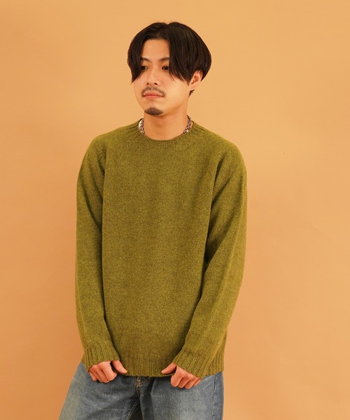 Harley of Scotland（ハーレーオブスコットランド）の「SHETLAND WOOL CREW NECK KNIT（ニット/セーター・メンズ・グリーン系その他3/ダークグリーン/グリーン系その他2/グレー/サンドベージュ/ベージュ系その他2/ブラウン系その他5/イエロー系その他3/モカ/バイオレット/ピンク系その他/ブルー系その他4/グリーン系その他7/グレー系その他/ブルー系その他/ライトグリーン/アイボリー/ブラウン系その他2/パープル系その他/ブルー系その他5/グリーン系その他4/イエロー系その他2/チャコールグレー/イエロー系その他/ストーン/ブルー系その他2/ブルーグリーン/ネイビー系/ホワイト系その他/ブラック/ピンク系その他2/その他・40/42/44）」の17枚目の写真