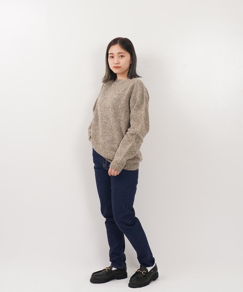 Harley of Scotland（ハーレーオブスコットランド）の「SHETLAND WOOL CREW NECK KNIT（ニット/セーター・メンズ・グリーン系その他3/ダークグリーン/グリーン系その他2/グレー/サンドベージュ/ベージュ系その他2/ブラウン系その他5/イエロー系その他3/モカ/バイオレット/ピンク系その他/ブルー系その他4/グリーン系その他7/グレー系その他/ブルー系その他/ライトグリーン/アイボリー/ブラウン系その他2/パープル系その他/ブルー系その他5/グリーン系その他4/イエロー系その他2/チャコールグレー/イエロー系その他/ストーン/ブルー系その他2/ブルーグリーン/ネイビー系/ホワイト系その他/ブラック/ピンク系その他2/その他・40/42/44）」の12枚目の写真