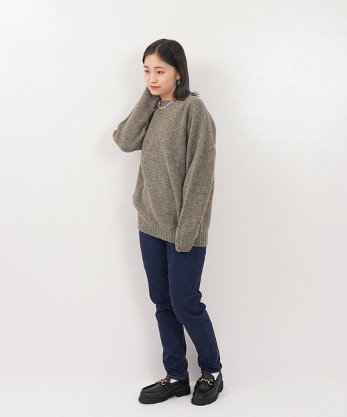 Harley of Scotland（ハーレーオブスコットランド）の「SHETLAND WOOL CREW NECK KNIT（ニット/セーター・メンズ・グリーン系その他3/ダークグリーン/グリーン系その他2/グレー/サンドベージュ/ベージュ系その他2/ブラウン系その他5/イエロー系その他3/モカ/バイオレット/ピンク系その他/ブルー系その他4/グリーン系その他7/グレー系その他/ブルー系その他/ライトグリーン/アイボリー/ブラウン系その他2/パープル系その他/ブルー系その他5/グリーン系その他4/イエロー系その他2/チャコールグレー/イエロー系その他/ストーン/ブルー系その他2/ブルーグリーン/ネイビー系/ホワイト系その他/ブラック/ピンク系その他2/その他・40/42/44）」の13枚目の写真