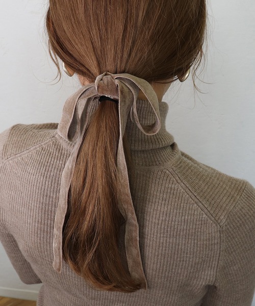 Monocoro toppi（モノコロトッピ）の「大人っぽガーリー。ベロアリボンヘアゴムセットポニーフック（ヘアゴム・レディース・ブラック/グレー/ベージュ/ブラウン・フリー）」の4枚目の写真