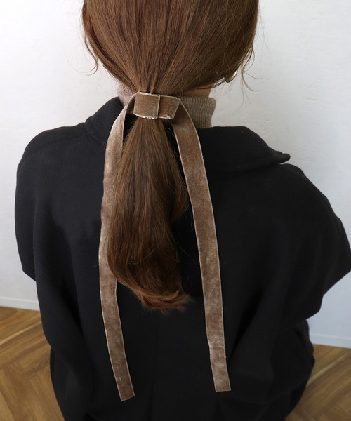 Monocoro toppi（モノコロトッピ）の「大人っぽガーリー。ベロアリボンヘアゴムセットポニーフック（ヘアゴム・レディース・ブラック/グレー/ベージュ/ブラウン・フリー）」の5枚目の写真