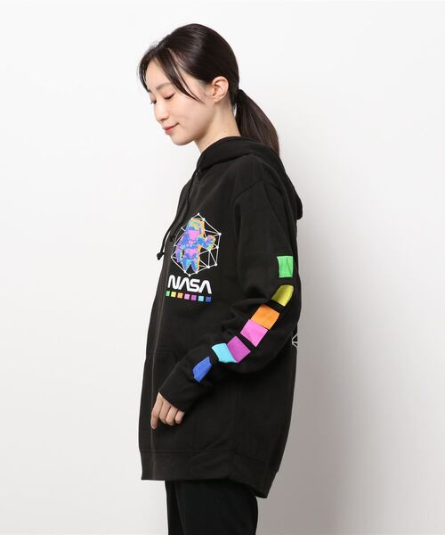 NASA（ナサ）の「★NASA★SWEAT PULLPARKA（パーカー・レディース・ブラック/グレー・LARGE/X-LARGE/MEDIUM）」の3枚目の写真