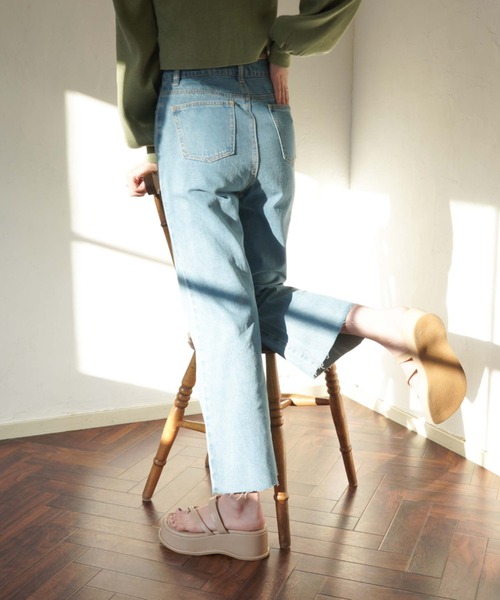 archives（アルシーヴ）の「カットオフハイウエストセミフレアワイドデニムパンツ（デニムパンツ・レディース・ネイビー/サックスブルー/アイボリー・MEDIUM/SMALL）」の16枚目の写真