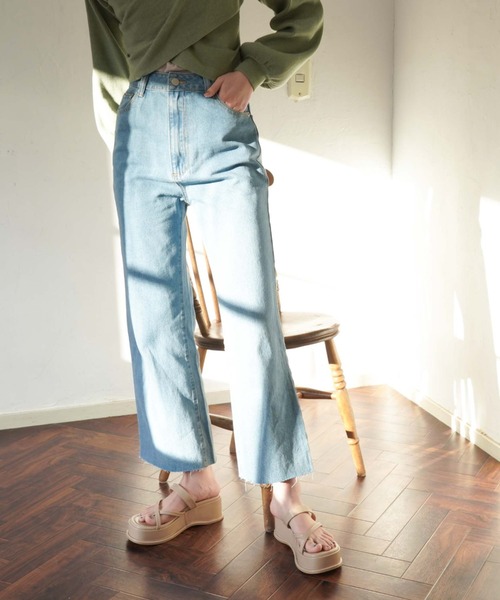 archives（アルシーヴ）の「カットオフハイウエストセミフレアワイドデニムパンツ（デニムパンツ・レディース・ネイビー/サックスブルー/アイボリー・MEDIUM/SMALL）」の15枚目の写真