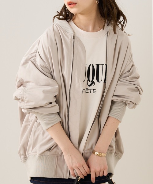 Chico（チコ）の「ルーズMA-1ジャケット（MA-1・レディース・ベージュ/ネイビー/アイボリー・FREE）」の3枚目の写真