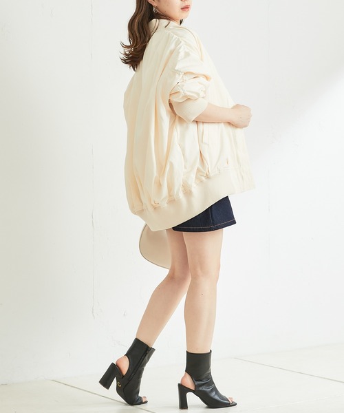 Chico（チコ）の「ルーズMA-1ジャケット（MA-1・レディース・ベージュ/ネイビー/アイボリー・FREE）」の8枚目の写真