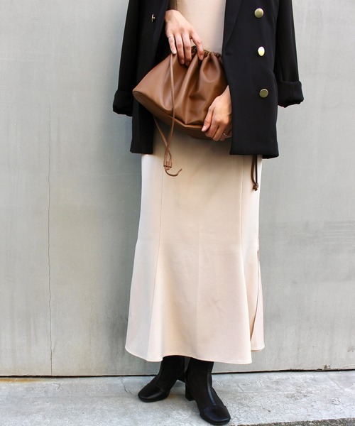 MLI'A（エムリア）の「スリットマーメイドキャミワンピース（ワンピース・レディース・ブラック/ライトベージュ/アイボリー/ライトブラウン/ネイビー・M）」の19枚目の写真