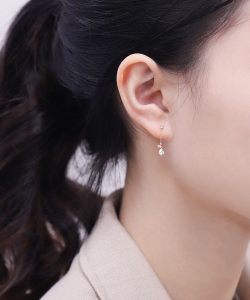 ESTELLE（エステール）の「K10 イエローゴールド キュービックジルコニア しずく ピアス ESTELLE/エステール WEB限定（ピアス（両耳用）・レディース・イエローゴールド・-）」の10枚目の写真