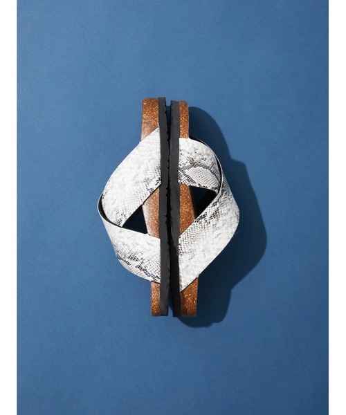 AMERICAN HOLIC（アメリカンホリック）の「PU クロスストラップコンフォートサンダル（サンダル・レディース・ベージュ/グレー・S/M/L）」の5枚目の写真