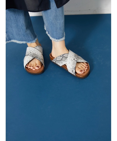 AMERICAN HOLIC（アメリカンホリック）の「PU クロスストラップコンフォートサンダル（サンダル・レディース・ベージュ/グレー・S/M/L）」の15枚目の写真