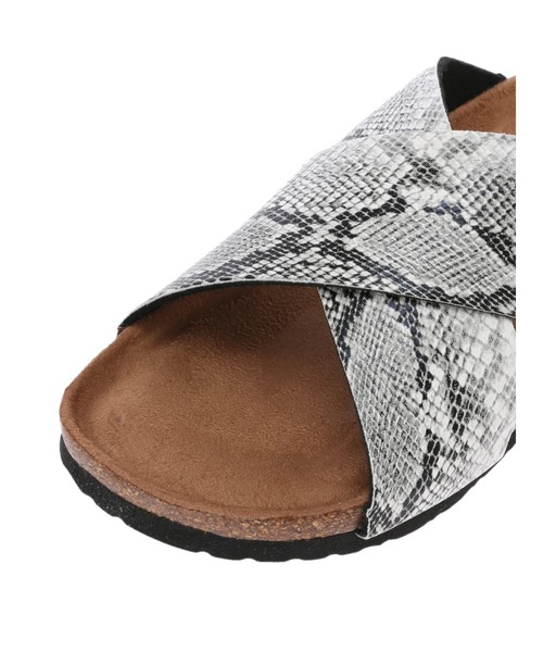 AMERICAN HOLIC（アメリカンホリック）の「PU クロスストラップコンフォートサンダル（サンダル・レディース・ベージュ/グレー・S/M/L）」の4枚目の写真