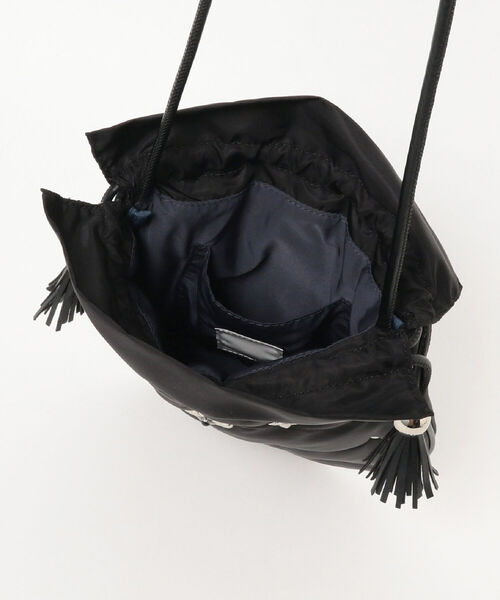 Ray BEAMS(レイビームス)の「CONTROL FREAK / スタッズ コンチョ 巾着 バッグ(メッセンジャーバッグ・レディース・ブラック/オリーブ・ONE SIZE)」の7枚目の写真