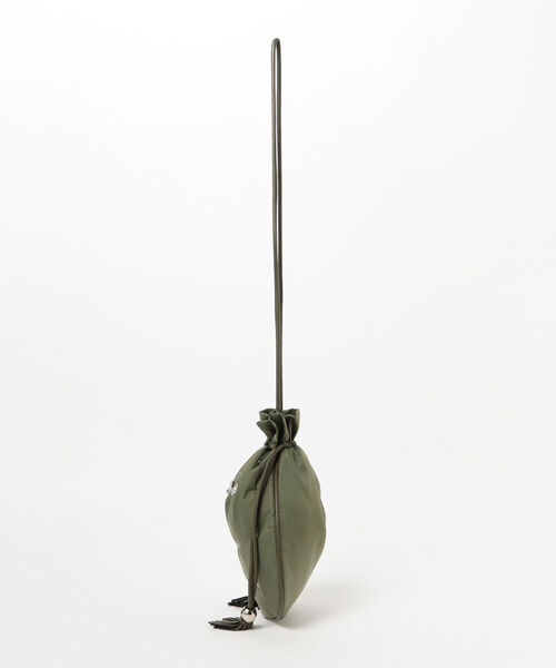 Ray BEAMS(レイビームス)の「CONTROL FREAK / スタッズ コンチョ 巾着 バッグ(メッセンジャーバッグ・レディース・ブラック/オリーブ・ONE SIZE)」の8枚目の写真