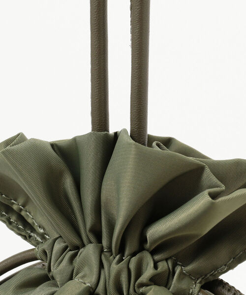 Ray BEAMS(レイビームス)の「CONTROL FREAK / スタッズ コンチョ 巾着 バッグ(メッセンジャーバッグ・レディース・ブラック/オリーブ・ONE SIZE)」の12枚目の写真