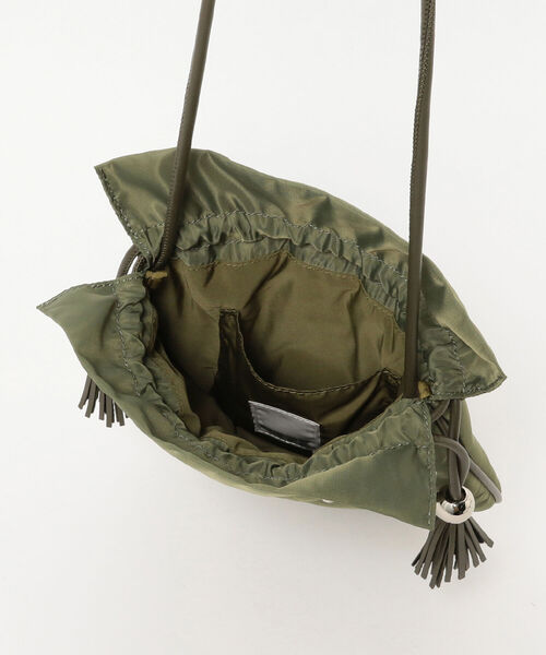 Ray BEAMS(レイビームス)の「CONTROL FREAK / スタッズ コンチョ 巾着 バッグ(メッセンジャーバッグ・レディース・ブラック/オリーブ・ONE SIZE)」の13枚目の写真