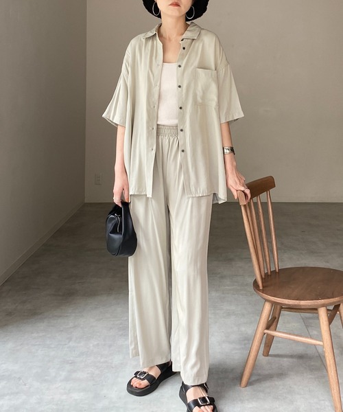 She's Closet(シーズクローゼット)の「ルーズ半袖シャツ&ワイドパンツスタイルセットアップ(セットアップ・レディース・ダークオリーブ/グレー×サックスブルー/スモークピンク・FREE)」の2枚目の写真