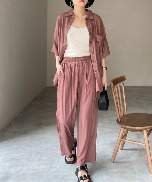She's Closet(シーズクローゼット)の「ルーズ半袖シャツ&ワイドパンツスタイルセットアップ(セットアップ・レディース・ダークオリーブ/グレー×サックスブルー/スモークピンク・FREE)」の1枚目の写真