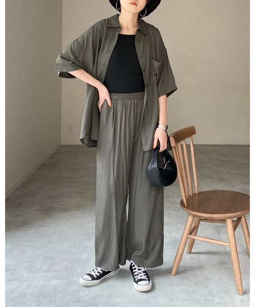 She's Closet(シーズクローゼット)の「ルーズ半袖シャツ&ワイドパンツスタイルセットアップ(セットアップ・レディース・ダークオリーブ/グレー×サックスブルー/スモークピンク・FREE)」の12枚目の写真