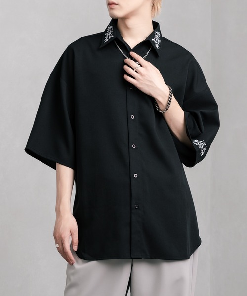Adoon plain(アドーンプレーン)の「【Adoon plain】花柄刺繍シャツ(シャツ/ブラウス・メンズ・ブラック/オフホワイト・MEDIUM/LARGE)」の2枚目の写真