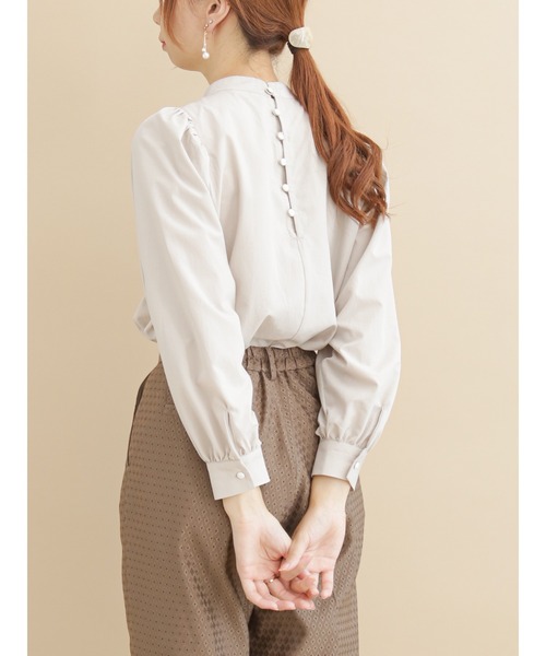 Te chichi(テチチ)の「袖ボリュームスタンドネックブラウス(シャツ/ブラウス・レディース・ベージュ/グリーン/チャコール・フリ-)」の2枚目の写真