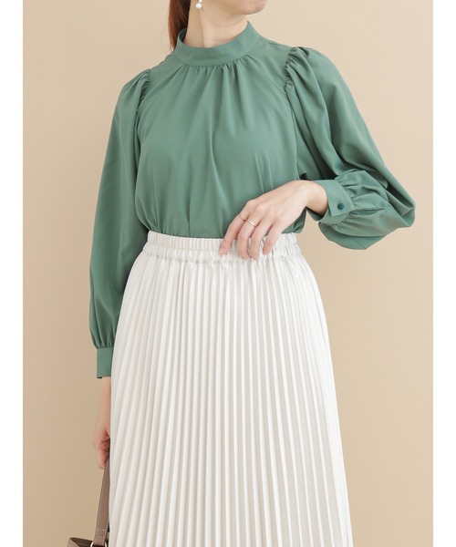 Te chichi(テチチ)の「袖ボリュームスタンドネックブラウス(シャツ/ブラウス・レディース・ベージュ/グリーン/チャコール・フリ-)」の3枚目の写真