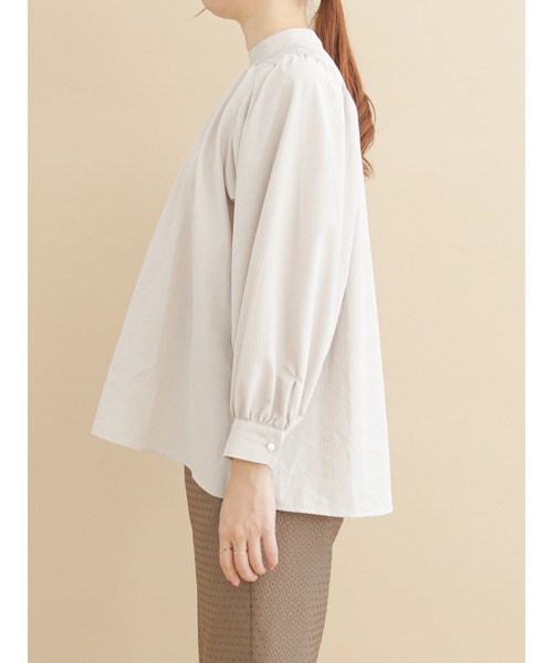 Te chichi(テチチ)の「袖ボリュームスタンドネックブラウス(シャツ/ブラウス・レディース・ベージュ/グリーン/チャコール・フリ-)」の5枚目の写真