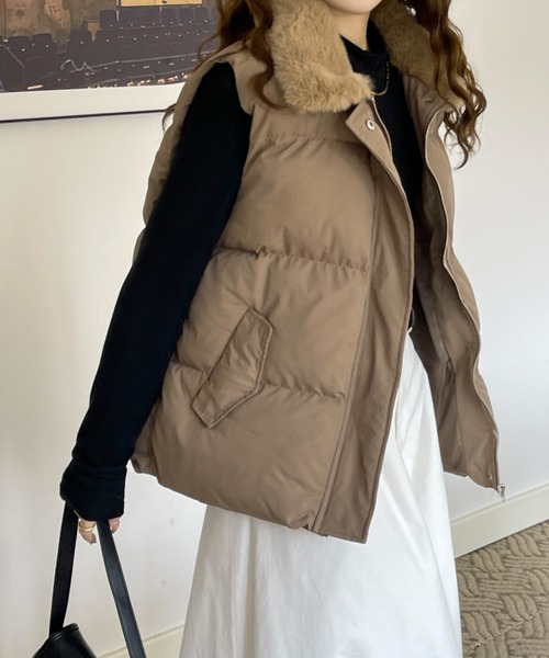 emi+（エミプラス）の「ボリュームファー襟ドッキング中綿ベスト（ダウンベスト・レディース・モカ/ベージュ/ブラック・FREE）」の13枚目の写真
