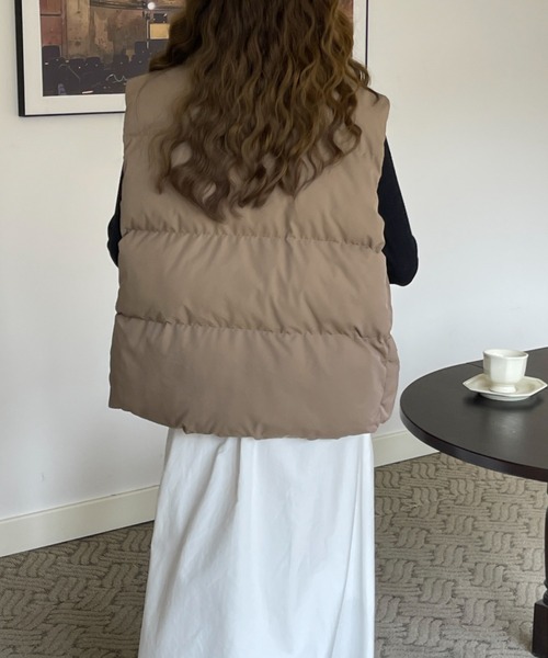 emi+（エミプラス）の「ボリュームファー襟ドッキング中綿ベスト（ダウンベスト・レディース・モカ/ベージュ/ブラック・FREE）」の11枚目の写真