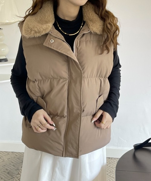 emi+（エミプラス）の「ボリュームファー襟ドッキング中綿ベスト（ダウンベスト・レディース・モカ/ベージュ/ブラック・FREE）」の9枚目の写真