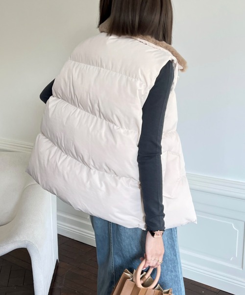 emi+（エミプラス）の「ボリュームファー襟ドッキング中綿ベスト（ダウンベスト・レディース・モカ/ベージュ/ブラック・FREE）」の10枚目の写真