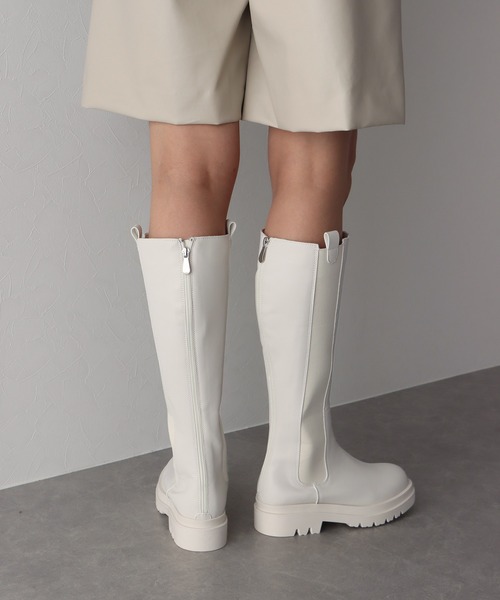 BLUEEAST(ブルーイースト)の「サイドゴアロングブーツ(ブーツ・レディース・アイボリー/ブラック・MEDIUM/LARGE)」の12枚目の写真