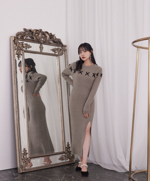 ANDGEEBEE（アンジービー）の「スピンドルスリットニットワンピ（ワンピース・レディース・グレー/ブラック・MEDIUM）」の2枚目の写真