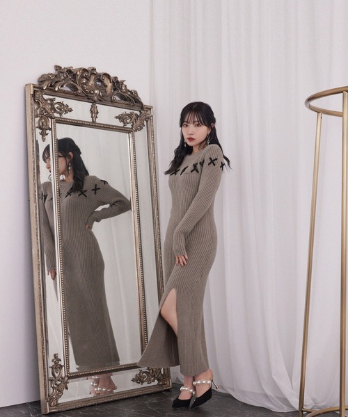 ANDGEEBEE（アンジービー）の「スピンドルスリットニットワンピ（ワンピース・レディース・グレー/ブラック・MEDIUM）」の5枚目の写真