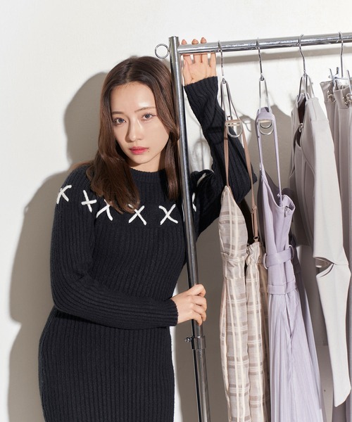 ANDGEEBEE（アンジービー）の「スピンドルスリットニットワンピ（ワンピース・レディース・グレー/ブラック・MEDIUM）」の14枚目の写真