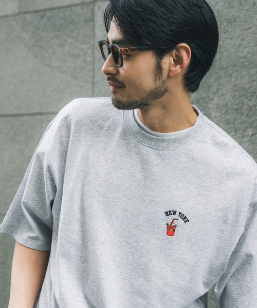 coca(coca)(コカ)の「メンズジャンクフード刺繍Tシャツ(Tシャツ/カットソー・メンズ・チャコール/グレー/ホワイト/ベージュ・L/XL/M)」の1枚目の写真