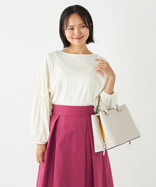 SHIPS Colors(シップス カラーズ)の「SHIPS Colors:〈洗濯機可能〉ギャザースリーブ トップス(Tシャツ/カットソー・レディース・オフホワイト/ブラック/レッド/ナチュラル/キャメル・ONE SIZE)」の1枚目の写真