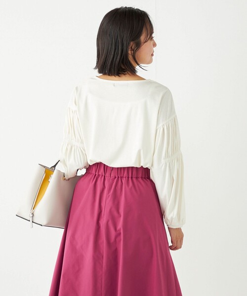 SHIPS Colors(シップス カラーズ)の「SHIPS Colors:〈洗濯機可能〉ギャザースリーブ トップス(Tシャツ/カットソー・レディース・オフホワイト/ブラック/レッド/ナチュラル/キャメル・ONE SIZE)」の21枚目の写真