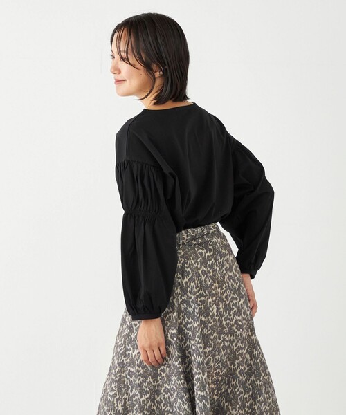 SHIPS Colors(シップス カラーズ)の「SHIPS Colors:〈洗濯機可能〉ギャザースリーブ トップス(Tシャツ/カットソー・レディース・オフホワイト/ブラック/レッド/ナチュラル/キャメル・ONE SIZE)」の12枚目の写真