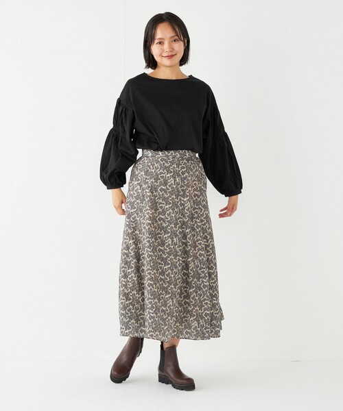 SHIPS Colors(シップス カラーズ)の「SHIPS Colors:〈洗濯機可能〉ギャザースリーブ トップス(Tシャツ/カットソー・レディース・オフホワイト/ブラック/レッド/ナチュラル/キャメル・ONE SIZE)」の11枚目の写真