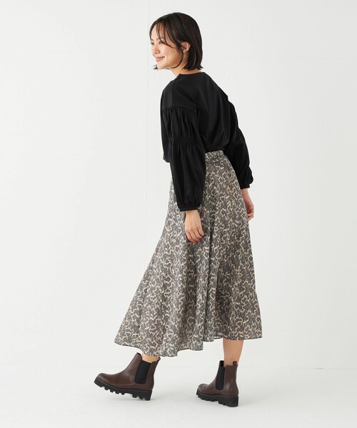 SHIPS Colors(シップス カラーズ)の「SHIPS Colors:〈洗濯機可能〉ギャザースリーブ トップス(Tシャツ/カットソー・レディース・オフホワイト/ブラック/レッド/ナチュラル/キャメル・ONE SIZE)」の8枚目の写真