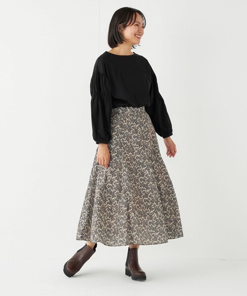 SHIPS Colors(シップス カラーズ)の「SHIPS Colors:〈洗濯機可能〉ギャザースリーブ トップス(Tシャツ/カットソー・レディース・オフホワイト/ブラック/レッド/ナチュラル/キャメル・ONE SIZE)」の6枚目の写真
