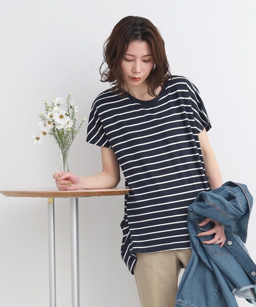 SHOO・LA・RUE（シューラルー）の「◆【接触冷感】とろみ素材で体型カバー 裾タックTシャツ（Tシャツ/カットソー・レディース・ホワイト/ピンク系/ブラック系2/ネイビー系2/ブラック/ネイビー系6/イエロー/チャコールグレー/ナチュラル・00）」の6枚目の写真